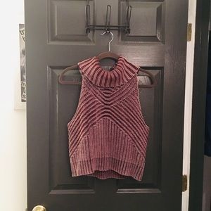 Somedays lovin’ sleeveless turtleneck 😍